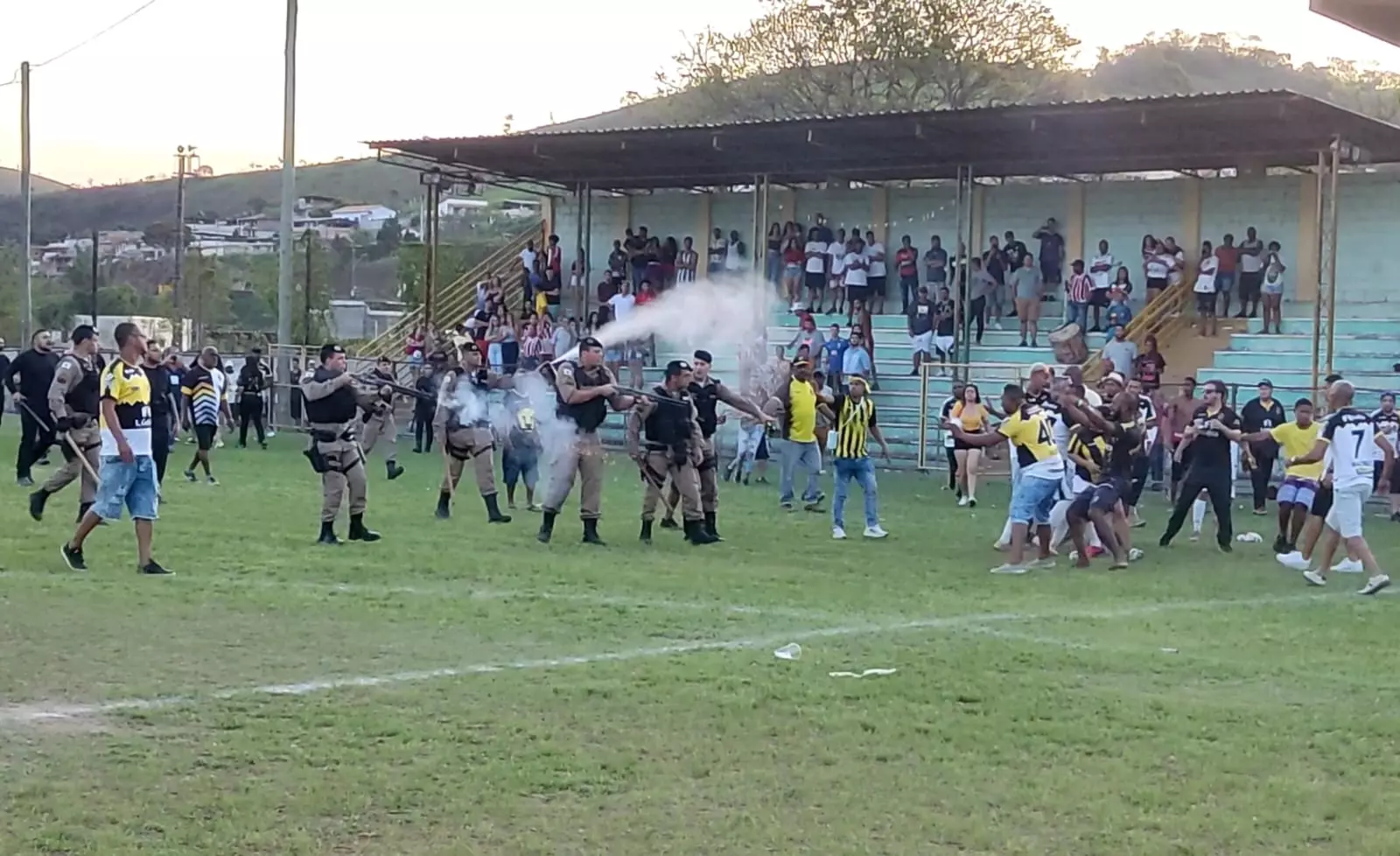 Vídeo: final da Copa Cultura entre Renascer x Santa Cruz é marcada por confusão após o jogo